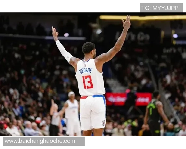 小吧观赛快船对阵鹈鹕主场赠送保罗快船10时期球衣给每位球迷