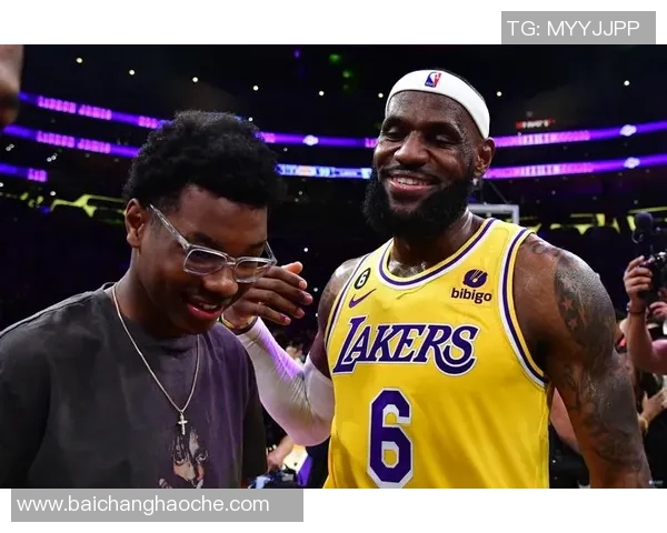 老詹生涯第23季首秀回顾晒照片队友前队友与新球鞋齐亮相